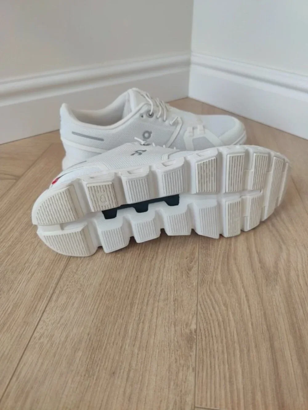 Women’s On Cloud 6 Sneakers White US 9